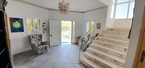 Interior - Sunset Villa by Laranjal Rentals (Olhos de Água)