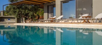 Villa Atokos - infinity pool on sea view with magic sunrise