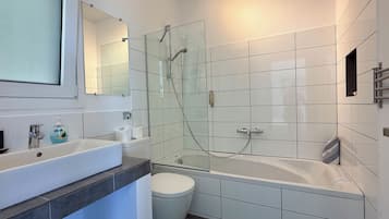 Bathtub, hair dryer, towels