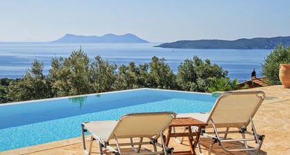 Villa Atokos: Infinity Escape & Sea Views