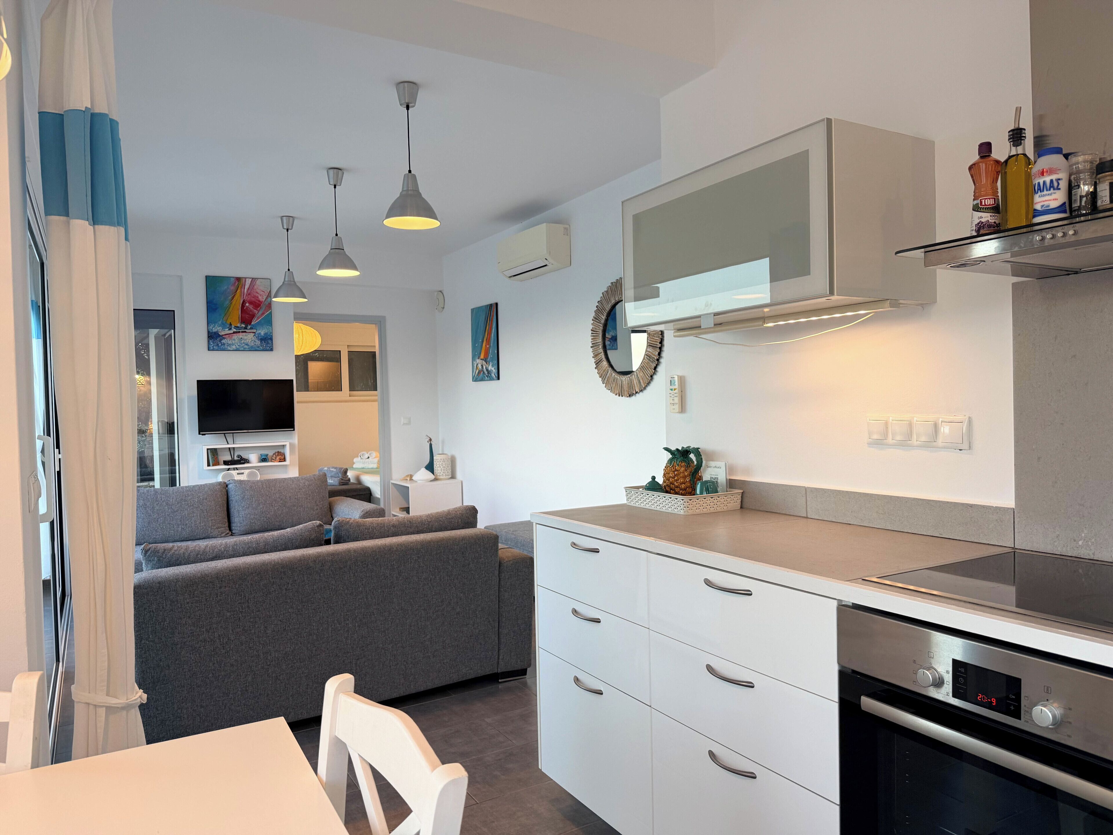 Fridge, oven, dishwasher, coffee/tea maker