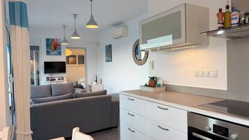 Fridge, oven, dishwasher, coffee/tea maker