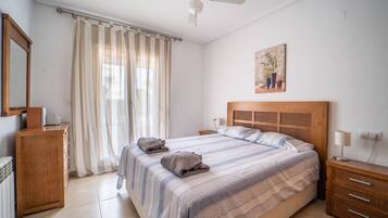 2 makuuhuonetta, silitysrauta/-lauta, ilmainen Wi-Fi, vuodevaatteet