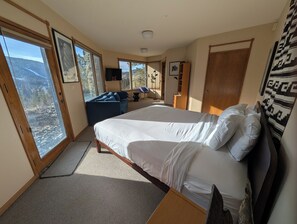 3 bedrooms, desk, iron/ironing board, WiFi