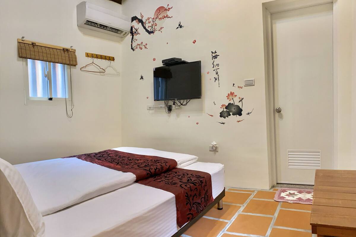Double Room | WiFi (free), bed sheets
