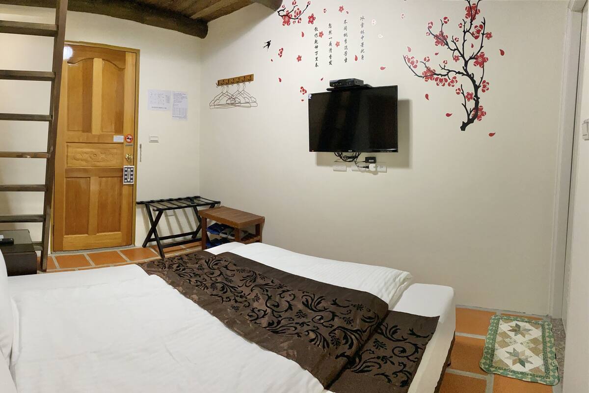 Quadruple Room | WiFi (free), bed sheets
