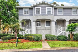 Exterior - Dog friendly townhome with garage and pool! (Saint Simons Island)
