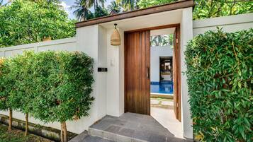 Deluxe Villa with Private Pool | Ropa de cama de alta calidad, minibar, escritorio y wifi gratis