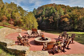Terrace/patio - Beautiful Cabin! Hot Tub, Pool Table, Arcade Game! Free Pool, Putt Putt, Fishing (Sevierville)