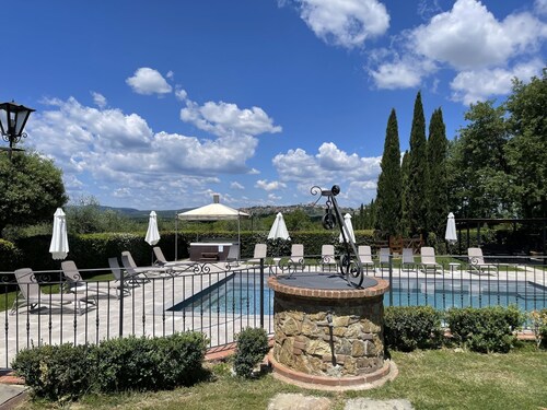 beautiful farmhouse for families and groups of friends spending the holiday in >Tuscany together. wi