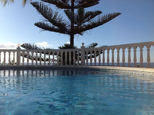 Charming La Casita 2/3 pax cottage with private garden relaxing swimming pool