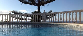 Charming La Casita 2/3 pax cottage with private garden relaxing swimming pool