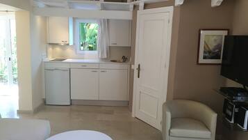 智能电视、DVD 播放器、立体声音响