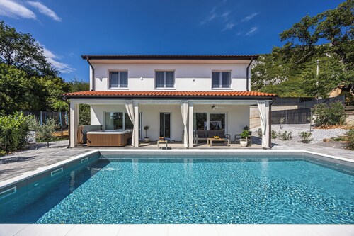 VILLA VALENTINA -Luxury Stay for 8+1 Guests with XXL Pool&Whirlpool
