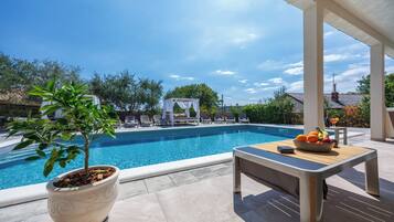 Outdoor pool, a heated pool