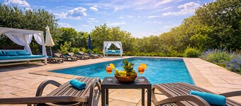 HUS VALENTINA NY renovert hytte i et rolig område, med boblebad 