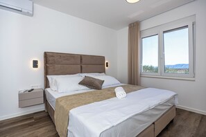 4 habitaciones, tabla de planchar con plancha y cuna de viaje 