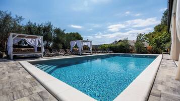 Outdoor pool, a heated pool