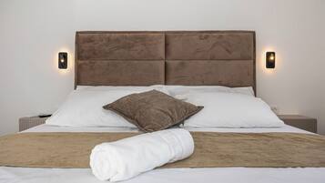 4 bedrooms, iron/ironing board, travel crib, WiFi (free)