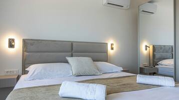 4 bedrooms, iron/ironing board, travel crib, WiFi (free)