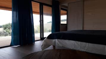 1 bedroom, bed sheets