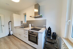 Private kitchen - 105-square-meter vacation home in the Siebengebirge – 3 bedrooms, garden, and 2 terraces (Thomasberg)