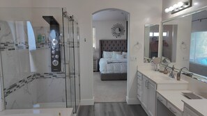 Bathtub, jetted tub, hair dryer, towels - PRIVATE 5 BR GATED HOME w/ HEATED POOL, 2 MASTER BRS, MORE! (Phoenix)