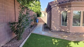 Property grounds - PRIVATE 5 BR GATED HOME w/ HEATED POOL, 2 MASTER BRS, MORE! (Phoenix)