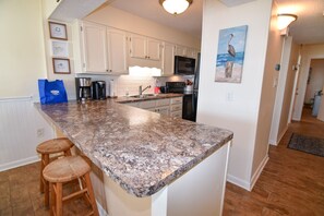 Fridge, microwave, oven, stovetop - Short stay. July 7-11. 3 night min. 10% off 3-6. 3BR 3BA OF condo. (North Myrtle Beach)