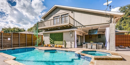 Ultimate Texas Experience With Heated Pool & Spa