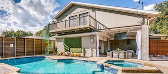 Texas House · UTROLIG TEXAS OPPLEVELSE MED VARME BASSENG & SPA