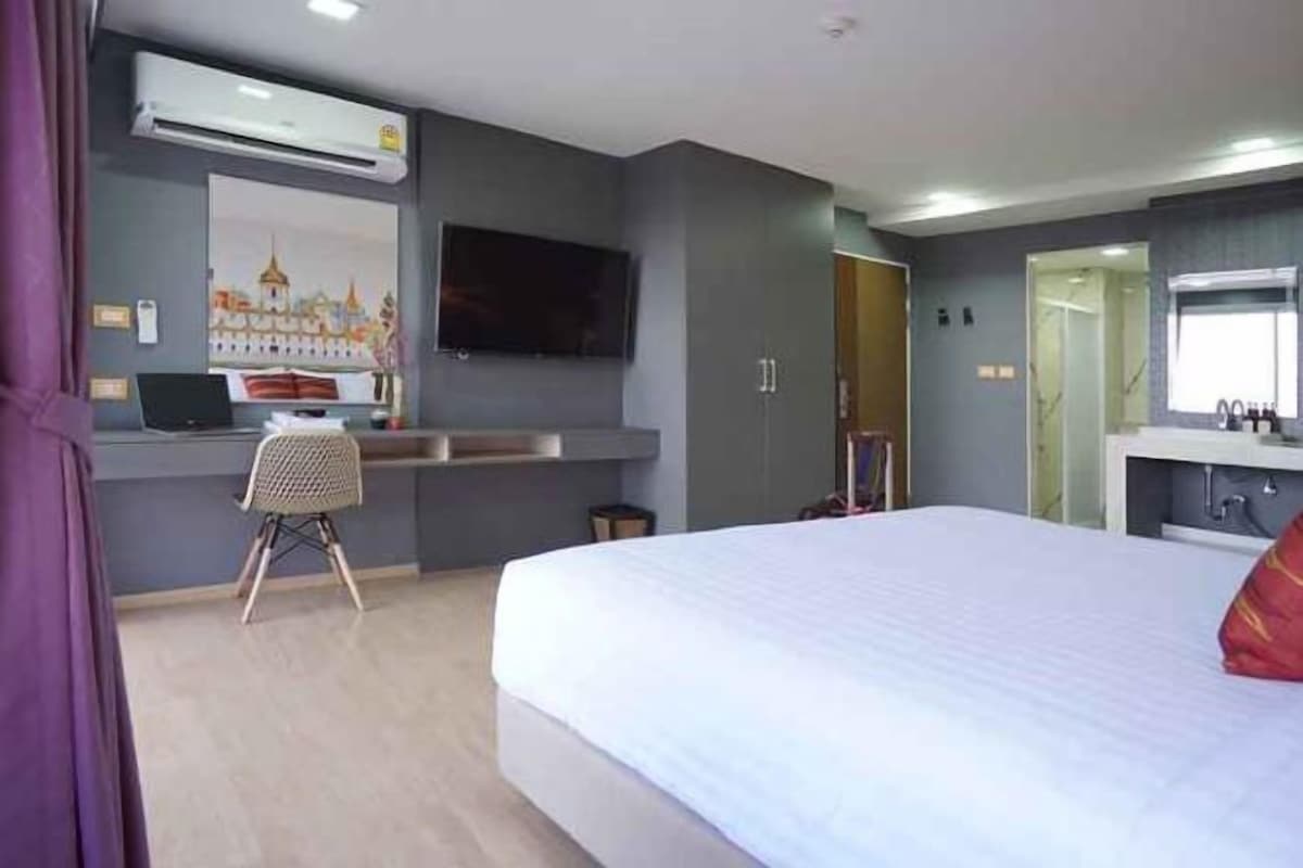 In-room safe, blackout curtains, soundproofing, free WiFi