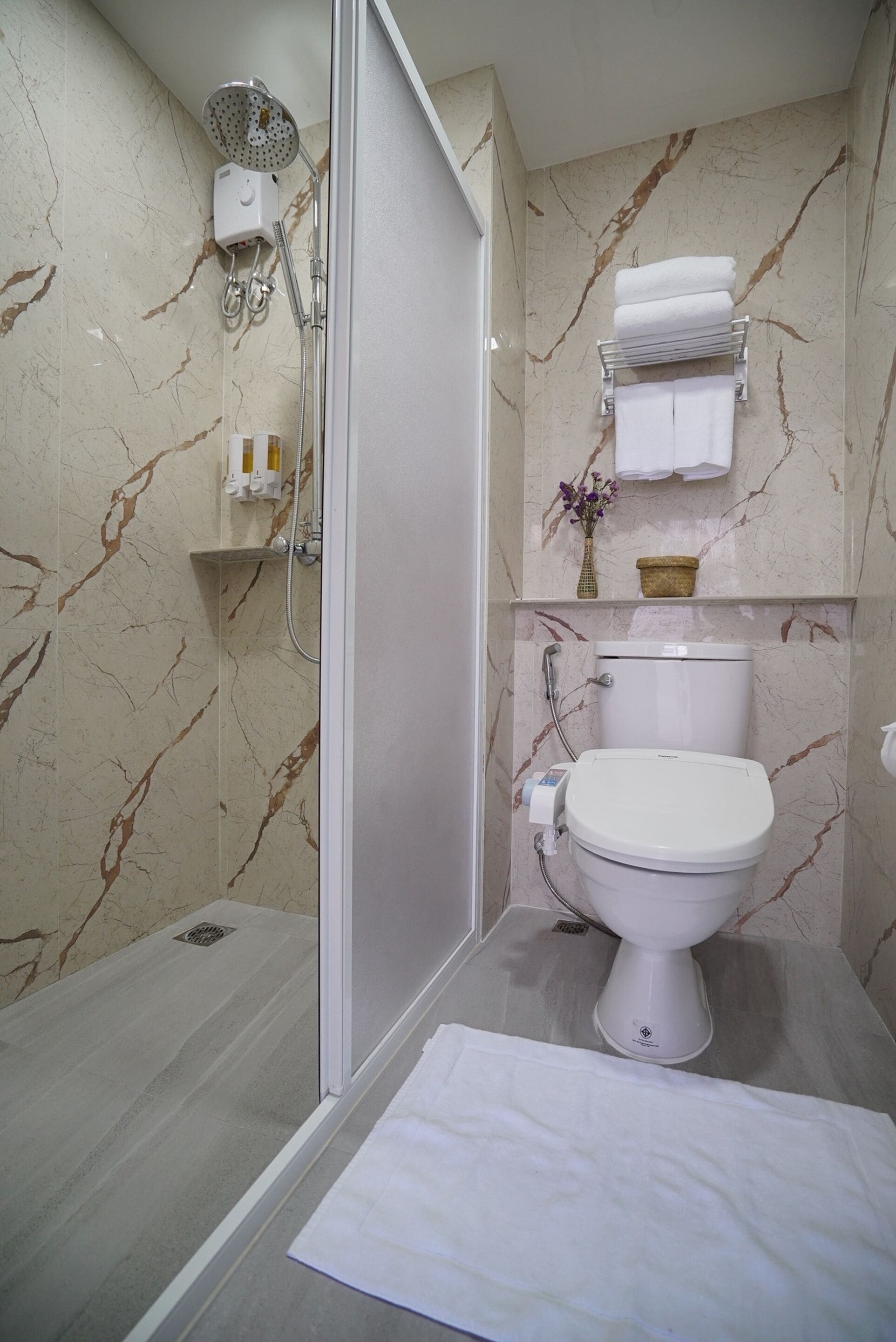 shower, rainfall showerhead, free toiletries, hair dryer