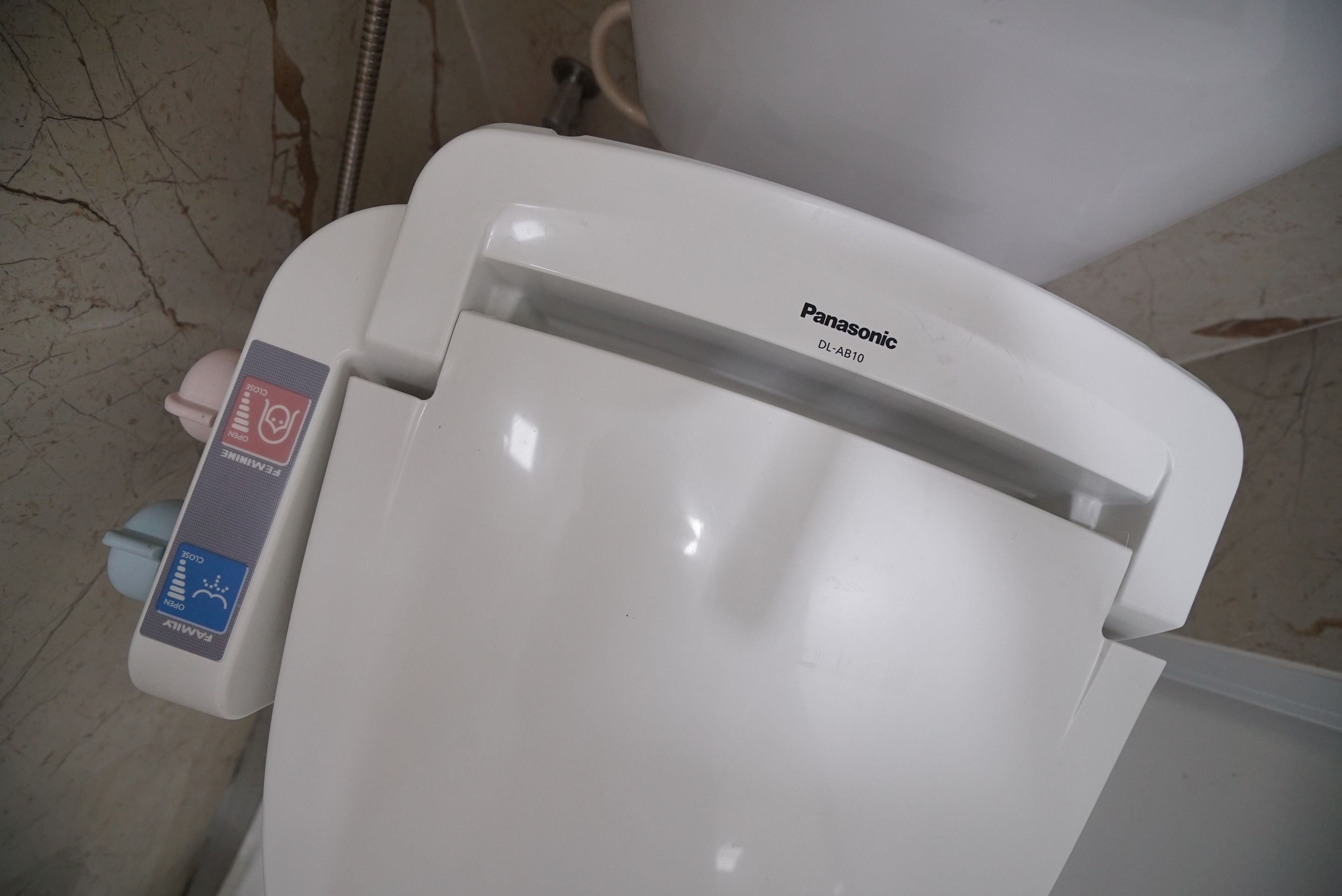 standard twin room | bathroom | shower, rainfall showerhead, free toiletries, hair dryer