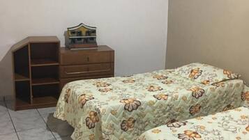 4 bedrooms, iron/ironing board, WiFi