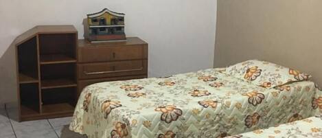 4 makuuhuonetta, silitysrauta/-lauta, Wi-Fi