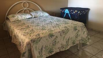 4 bedrooms, iron/ironing board, WiFi