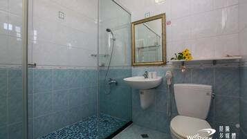 Habitación doble romántica | Baño | Regadera, amenidades de baño gratuitas, secadora de cabello, pantuflas