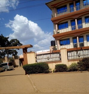 Entrée de l’hébergement