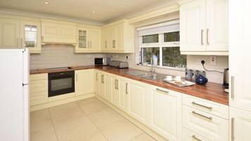 Réfrigérateur, micro-ondes, four, lave-vaisselle