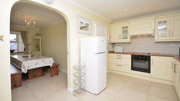 Réfrigérateur, micro-ondes, four, lave-vaisselle