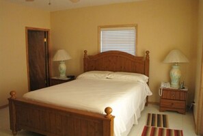 Single Room | Individually decorated, individually furnished, blackout drapes - Sadrina Comfort Cottages (Kampala)