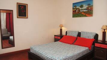 3 bedrooms, desk, iron/ironing board, free WiFi