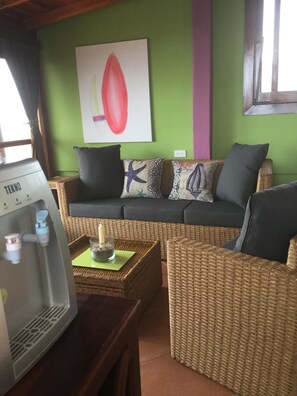 Books, stereo - Private Beachfront Paradise (Sucre)