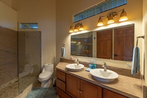 Shower, hair dryer, towels, soap - One of the best views in Nosara (Norasa)