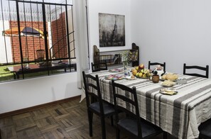 Dining - Private room with independent entrance and private bathroom for 2 persons (Lima)