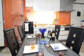 獨棟房屋 (Private Vacation Home) | 房內用餐區