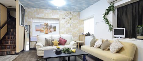 Talo (Private Vacation Home) | Oleskelualue | Taulutelevisio, DVD-soitin