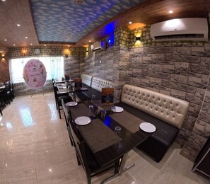 Restaurant - Hotel Corporate Inn (Patna)