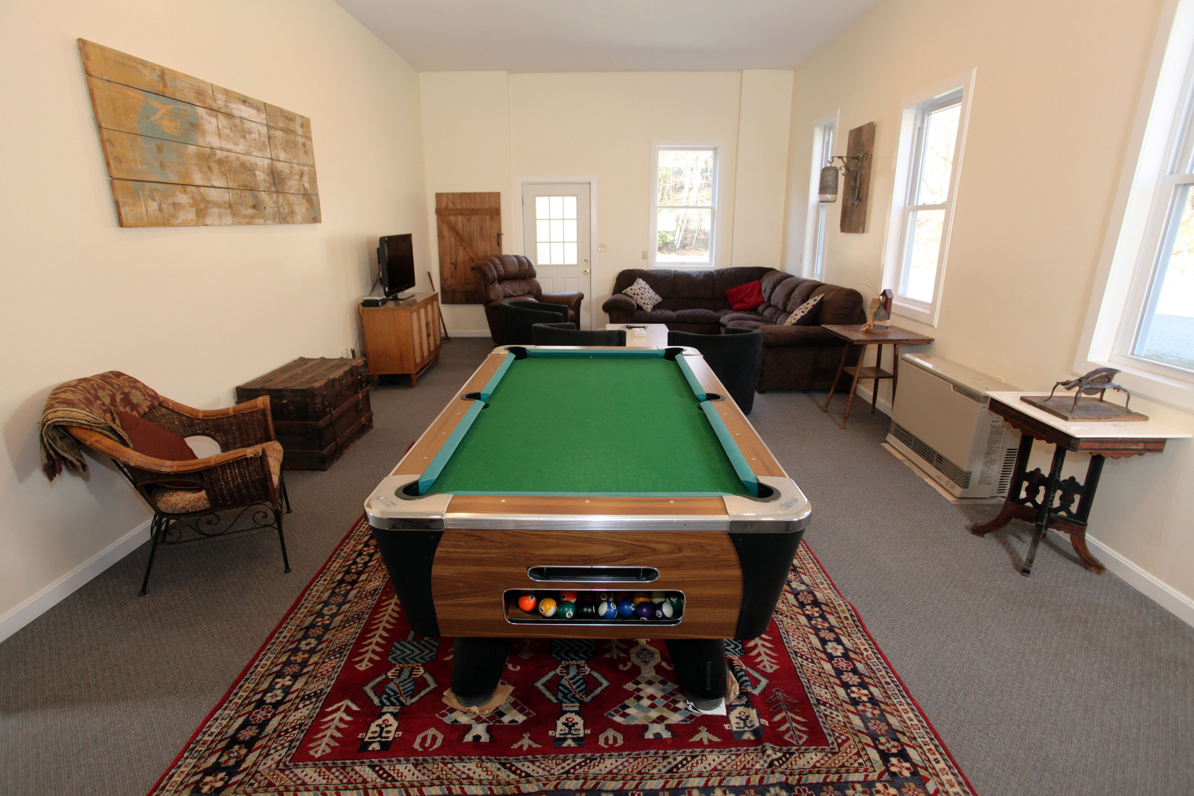 9 Bedroom Guesthouse, Sleeps 22, 2 Full Kitchens, 4 Bath